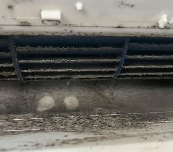 奉节空调吹的风有股烧焦味是怎么回事